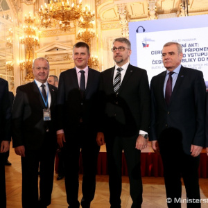 Ministri obrany krajín V4 rokovali v Prahe pri príležitosti 20. výročia vstupu Českej republiky do NATO
