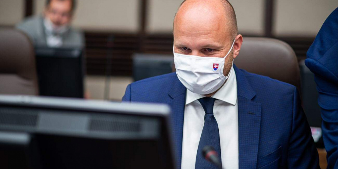 minister obrany J. Naď na rokovaní vlády