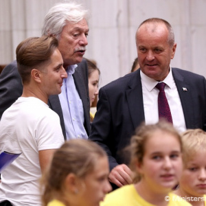 Minister Gajdoš čelil otázkam detí z poslaneckých lavíc