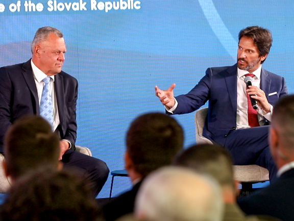 Minister obrany na rečníckom panely 