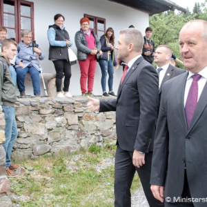 Minister Gajdoš si uctil pamiatku obetí vypálenej obce Kalište