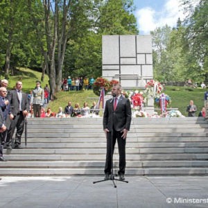 Minister Gajdoš si uctil pamiatku obetí vypálenej obce Kalište
