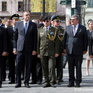 Minister obrany Peter Gajdoš a štátny tajomník Ivan Máčovský si pripomenuli 71. výročie oslobodenia Bratislavy