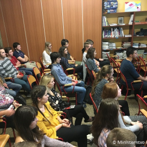Minister Gajdoš diskutoval s gymnazistami v Sučanoch o témach obrany a bezpečnosti