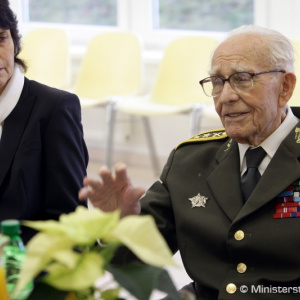 Minister obrany P. Gajdoš zagratuloval generálmajorovi Šedivému k 95. narodeninám