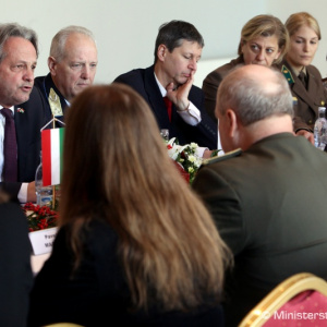 Slovensko-maďarská zmiešaná komisia rokovala o aktuálnych otázkach vojenskej spolupráce