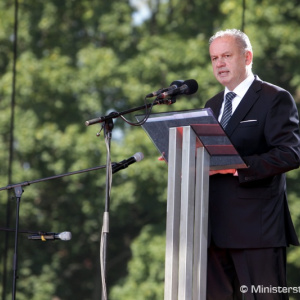 Minister obrany M. Glváč vzdal v Banskej Bystrici hold účastníkom Slovenského národného povstania