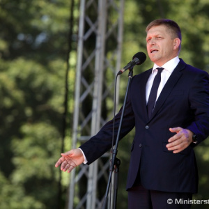 Minister obrany M. Glváč vzdal v Banskej Bystrici hold účastníkom Slovenského národného povstania