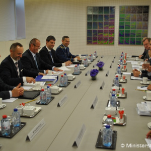 Generálny tajomník NATO J. Stoltenberg ocenil doterajšiu pomoc OS SR Ukrajine