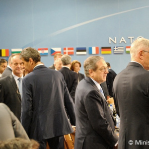 Generálny tajomník NATO J. Stoltenberg ocenil doterajšiu pomoc OS SR Ukrajine