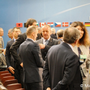 Generálny tajomník NATO J. Stoltenberg ocenil doterajšiu pomoc OS SR Ukrajine