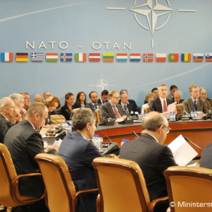 Generálny tajomník NATO J. Stoltenberg ocenil doterajšiu pomoc OS SR Ukrajine