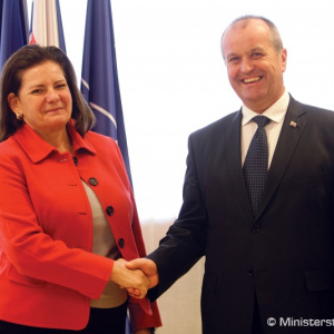Minister Gajdoš rokoval s novou gréckou veľvyslankyňou M. L. Marinakisovou