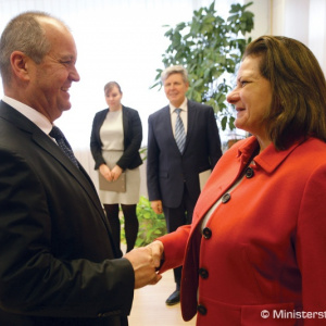 Minister Gajdoš rokoval s novou gréckou veľvyslankyňou M. L. Marinakisovou
